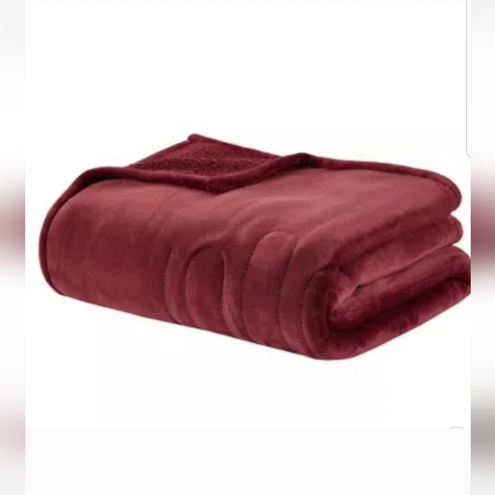 NEW! Woolrich Red and White Sherpa Throw Blanket NEW! 50"x60" Oversized Down Alt